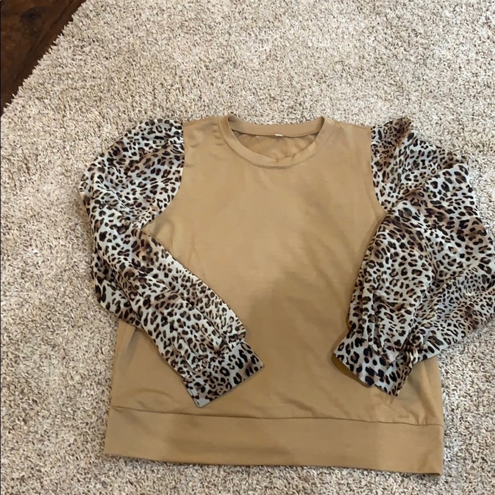 Women’s Leopard top